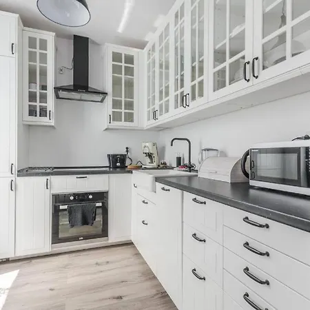 Chic - Cozy And Stylish - Center - Kollataja